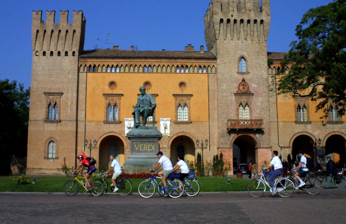 In-bici-a-Busseto-PR-foto-di-Andrea-Samaritani-credit-Meridiana-Immagini-5-scaled