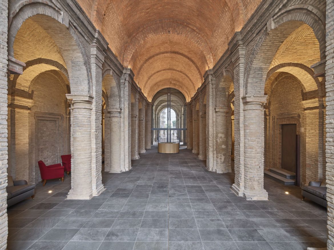 7-Immagine-dellallestimento-della-sala-polivalente-scaled
