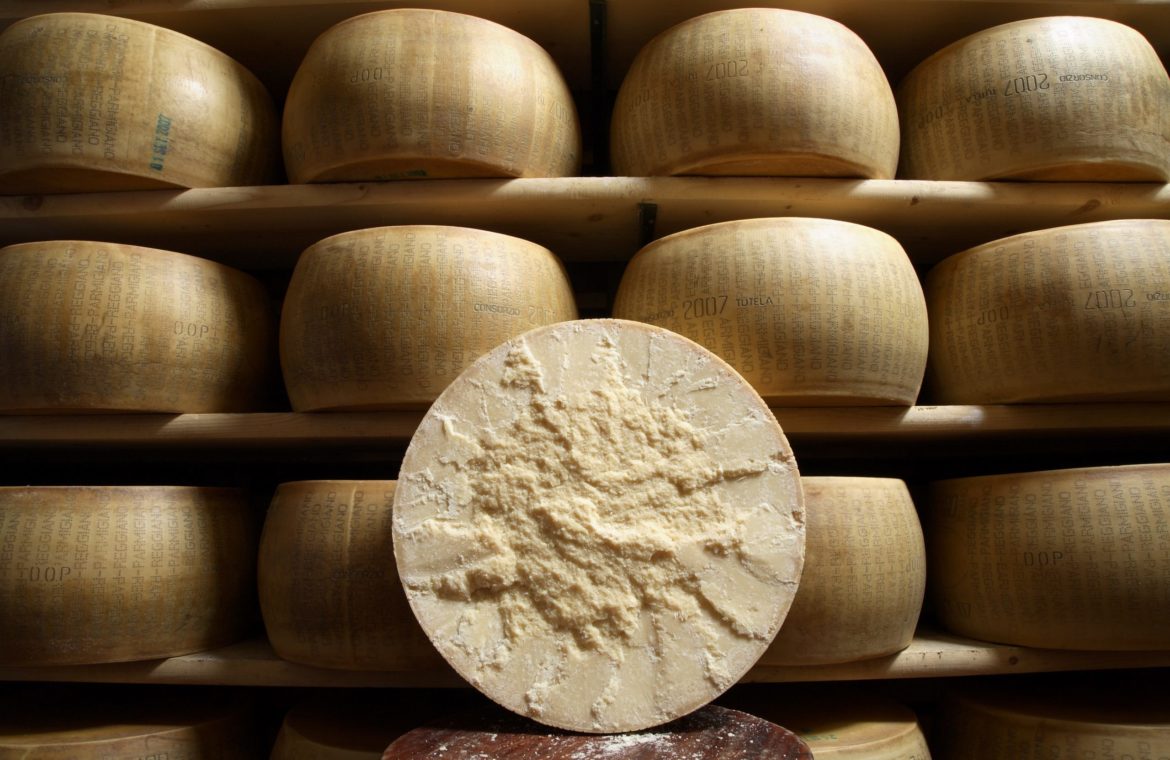 Parmigiano-Reggiano-magazzino-4_low-scaled
